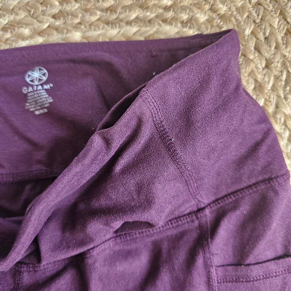 Chic Plum / Marroon Leggings With Pockets - Picture 10 of 12
